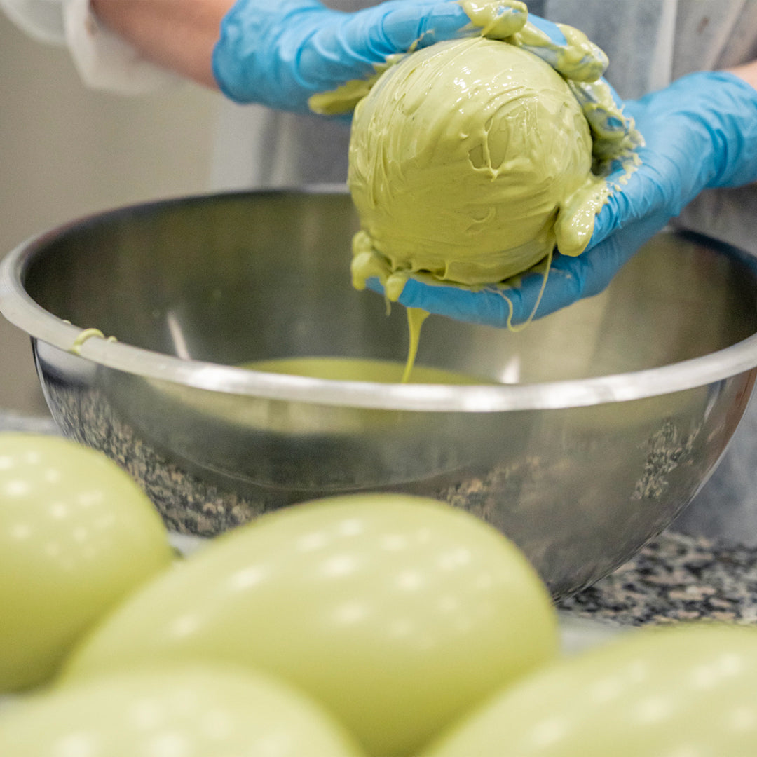 Granellato - Uovo di Pasqua al cioccolato al pistacchio con granella in superficie (300gr)