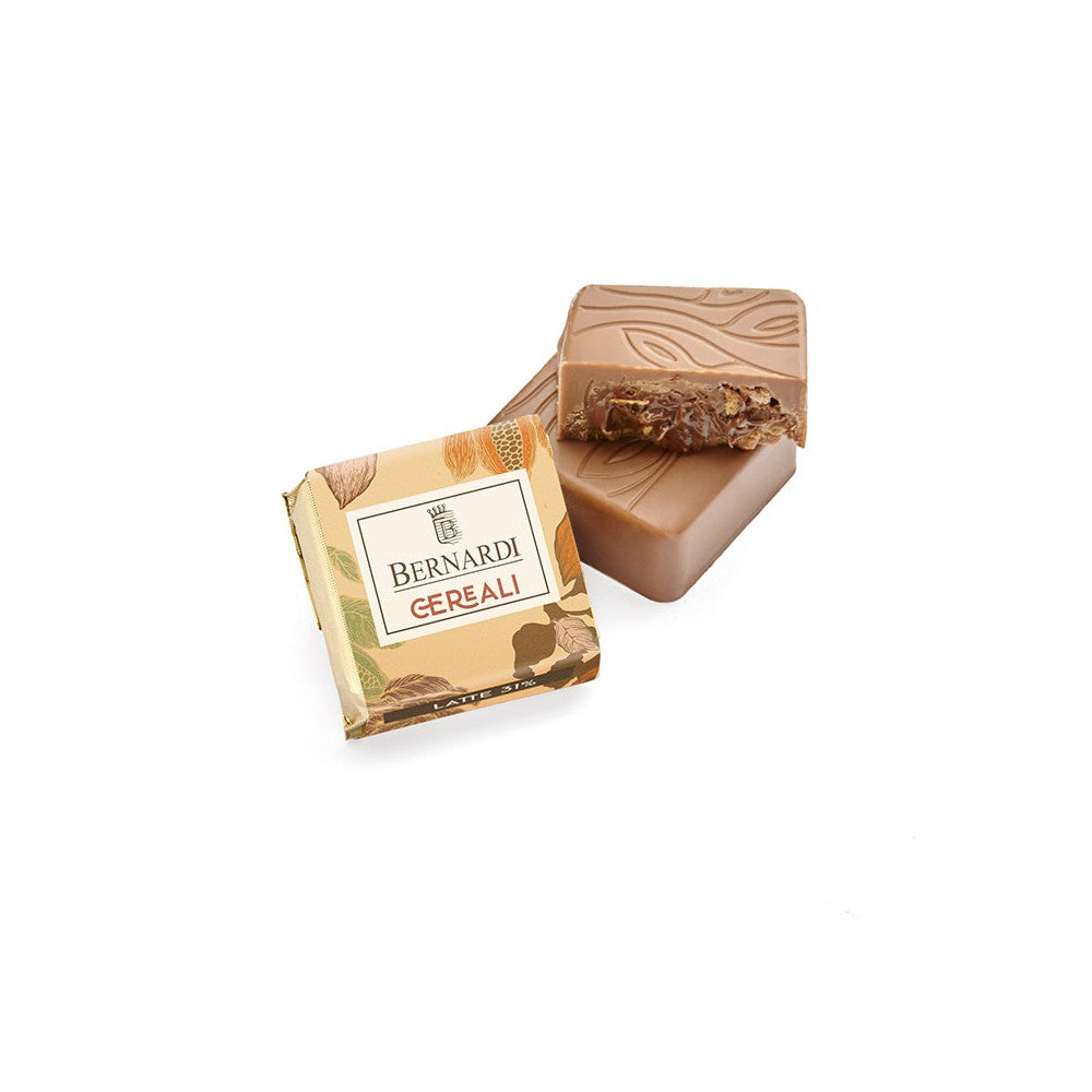 Cioccolatini con ripieno di cereali e gianduia e copertura di cioccolato al latte 31%.