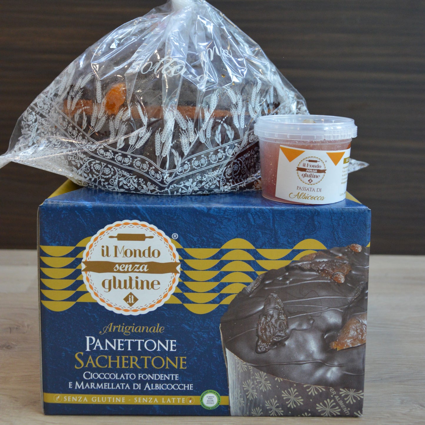 Panettone Sachertone - Cioccolato fondente & Marmellata di Albicocche – Senza Glutine - Senza Latte